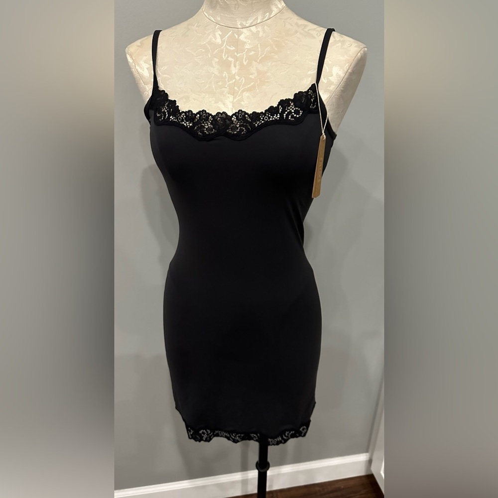 SKIMS FITS EVERYBODY CORDED LACE
SLIP DRESS ONYX SIZE M AND XL - Picture 6 of 7